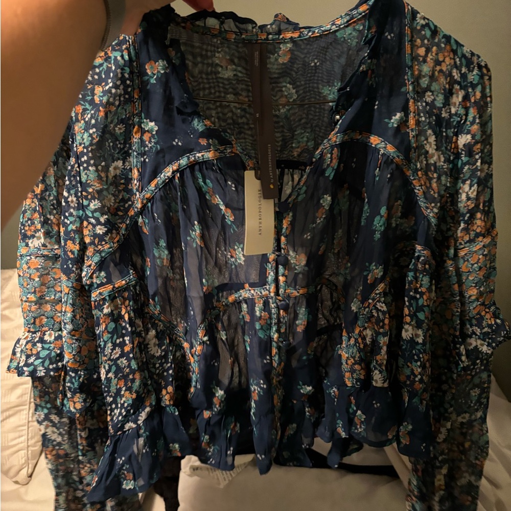 By Anthropologie Sheer Babydoll blouse Blue Motif              X-Small NWT - Picture 4 of 5
